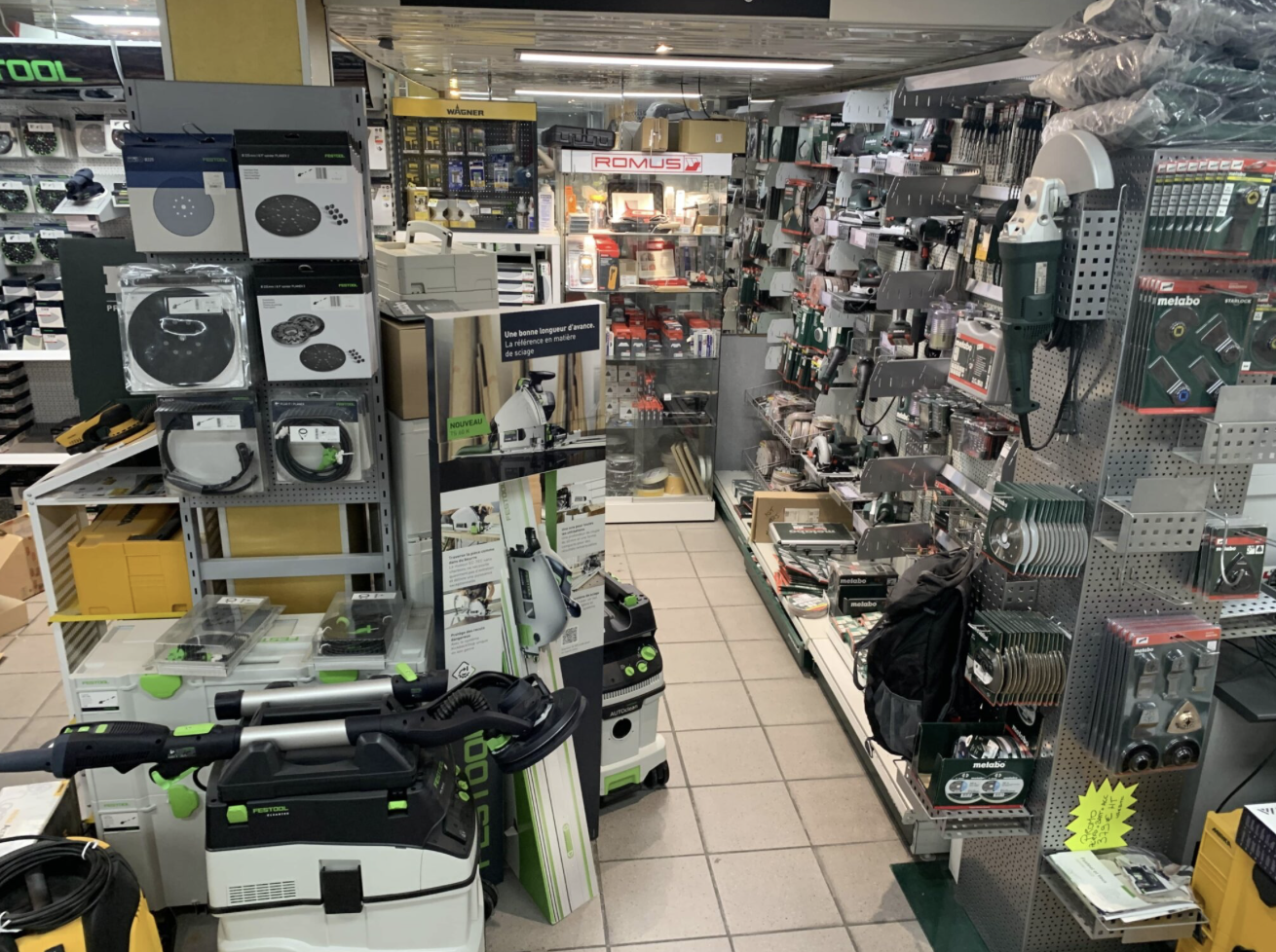 intérieur du magasins à sacofra gentilly