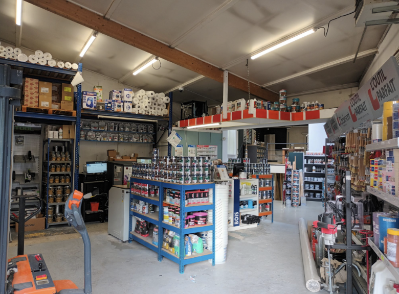à l'intérieur du magasin de DOCKS Le Perreux